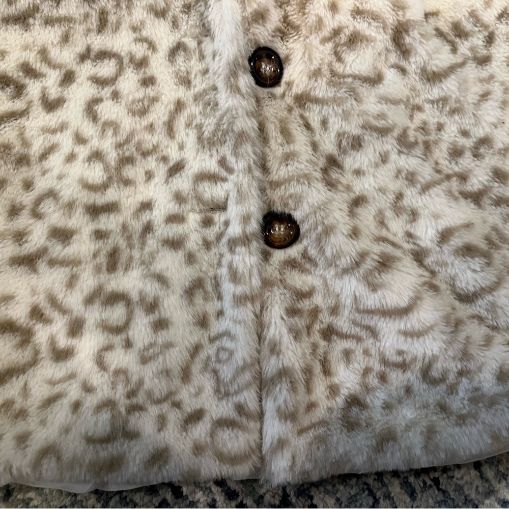 White washable faux fur coat - size small